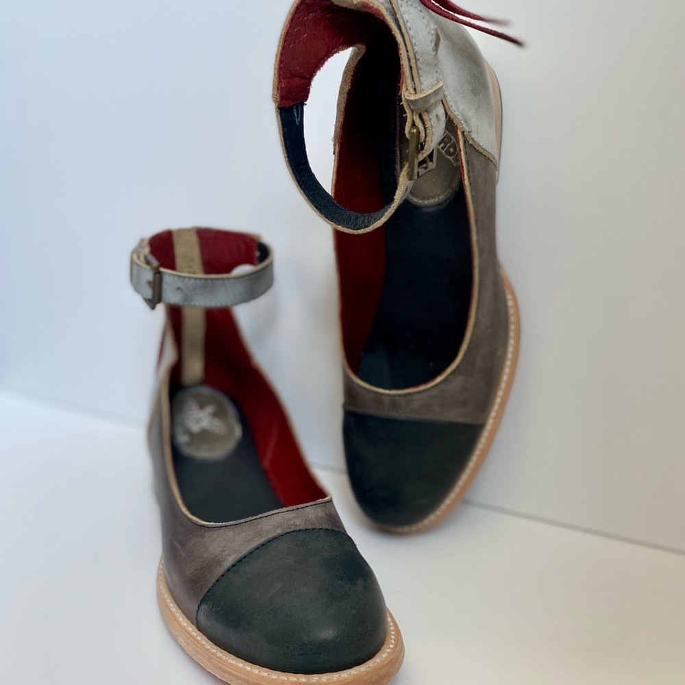 Marilyn Sandal Sz 10 (stone multi color) Original Freebird by Steven (BNIB)